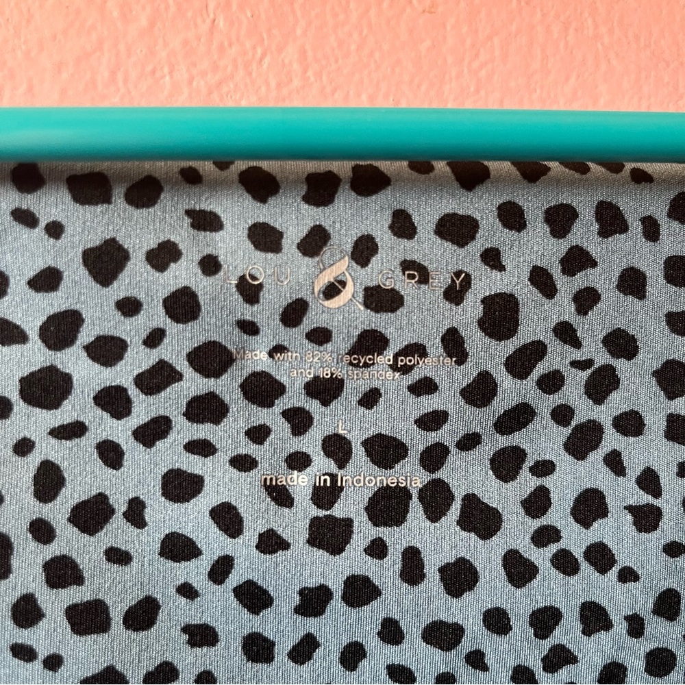 🆕Size L Lou&Grey Teal Leopard Print Sports Top - Picture 3 of 4